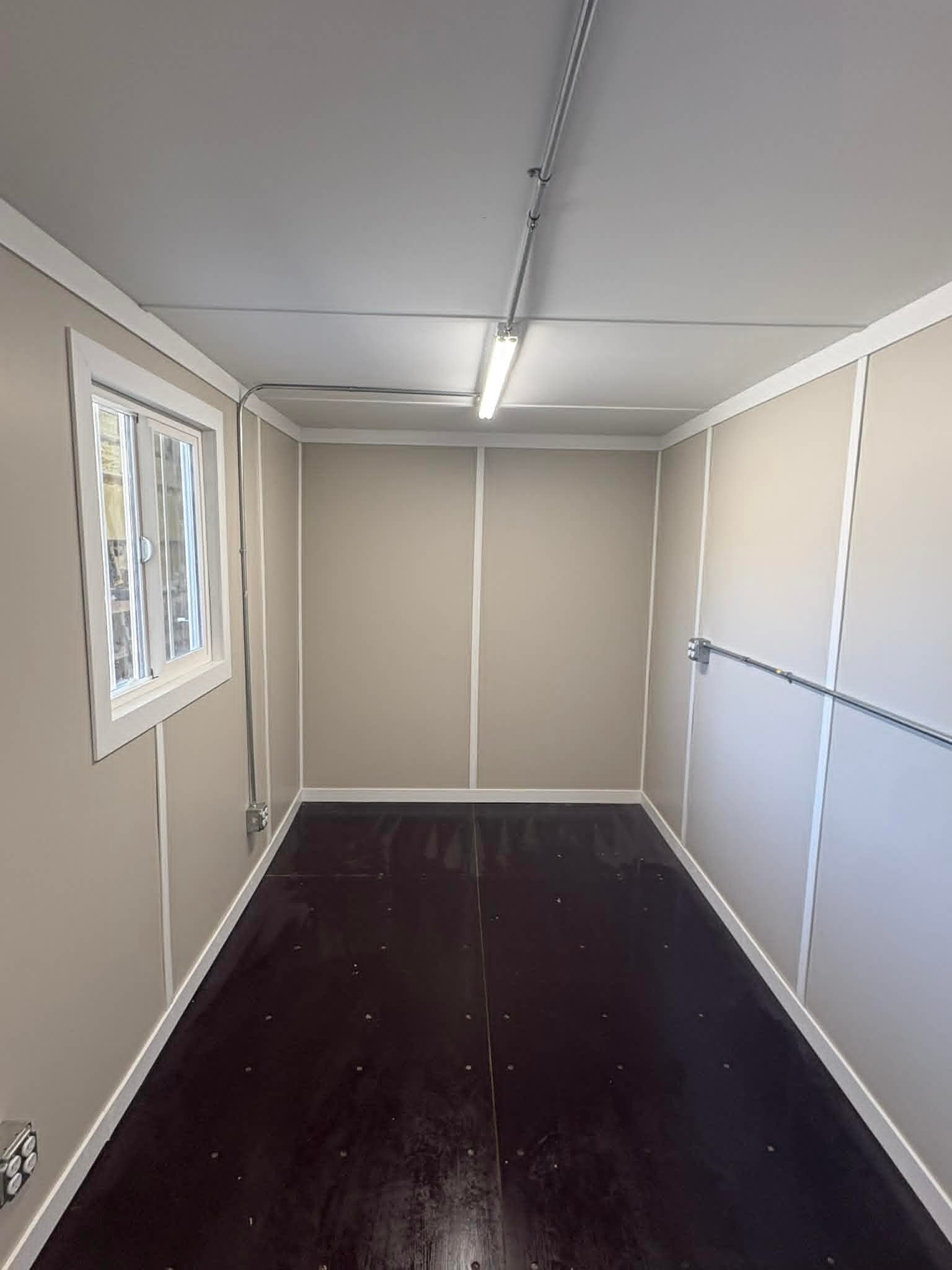 20-foot container office — view 5